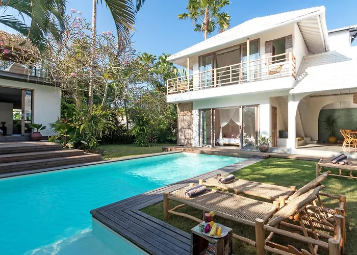 Villa Anicca - Sunny Colorful 4br Umalas With Private Pool And Rooftop Lounge Canggu (Bali)