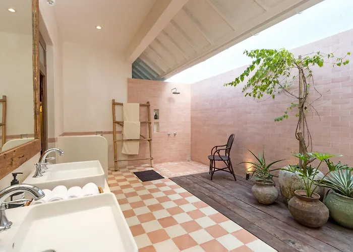 Anicca - Sunny Colorful 4br Umalas With Private Pool And Rooftop Lounge Villa *