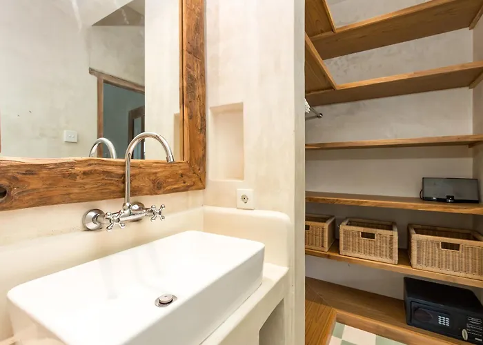 Villa Anicca - Sunny Colorful 4br Umalas With Private Pool And Rooftop Lounge *