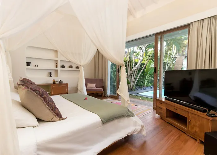 Anicca - Sunny Colorful 4br Umalas With Private Pool And Rooftop Lounge Villa