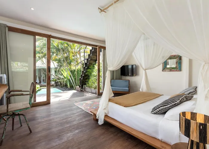 Villa Anicca - Sunny Colorful 4br Umalas With Private Pool And Rooftop Lounge