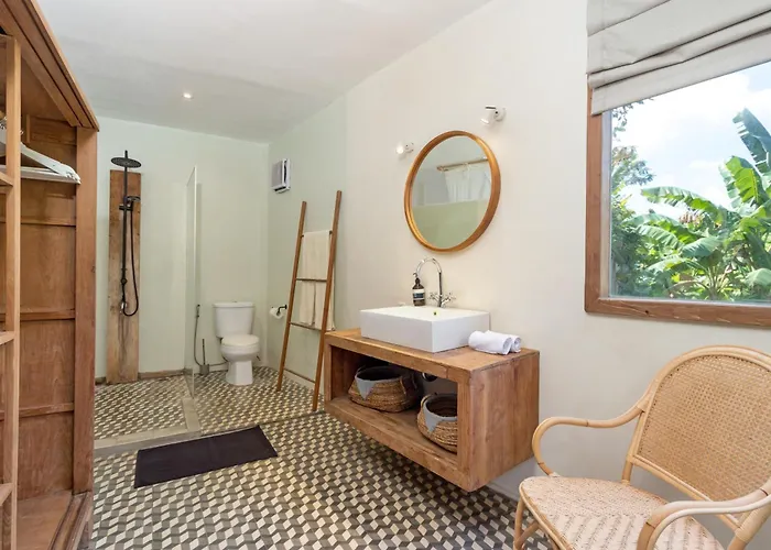 Anicca - Sunny Colorful 4br Umalas With Private Pool And Rooftop Lounge