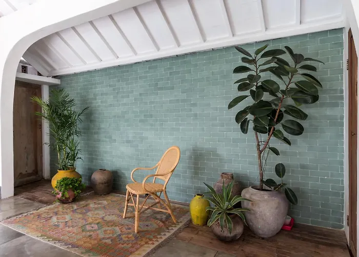Anicca - Sunny Colorful 4br Umalas With Private Pool And Rooftop Lounge Canggu (Bali)