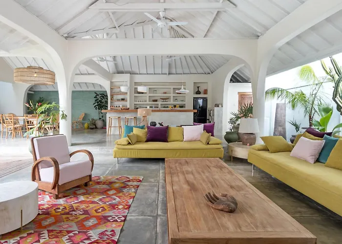Villa Anicca - Sunny Colorful 4br Umalas With Private Pool And Rooftop Lounge Canggu (Bali)