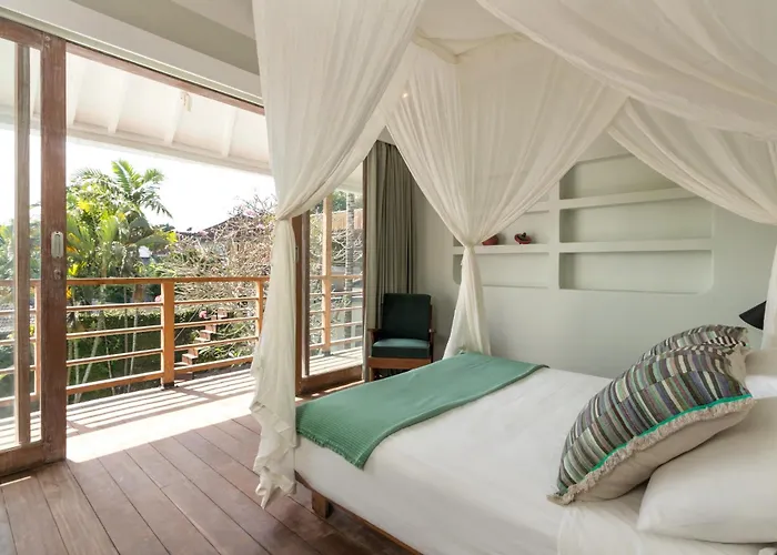 Villa Anicca - Sunny Colorful 4br Umalas With Private Pool And Rooftop Lounge