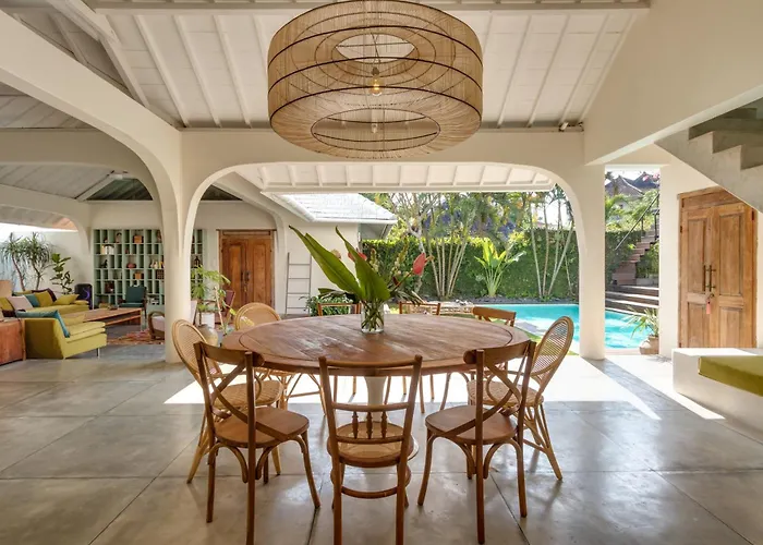 Villa Anicca - Sunny Colorful 4br Umalas With Private Pool And Rooftop Lounge