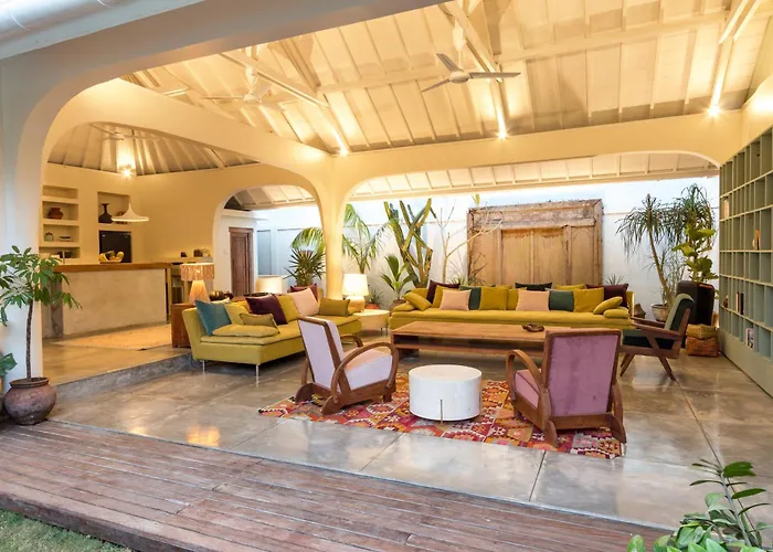 Villa Anicca - Sunny Colorful 4br Umalas With Private Pool And Rooftop Lounge Canggu (Bali)