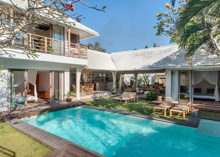 Villa Anicca - Sunny Colorful 4br Umalas With Private Pool And Rooftop Lounge